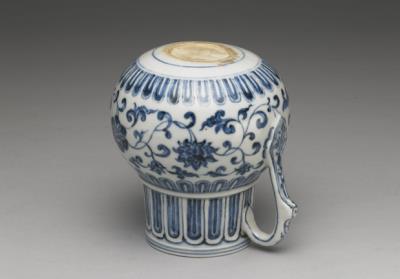 图片[2]-Tankard with peony scrolls in underglaze blue, Ming dynasty, Xuande reign (1426-1435)-China Archive